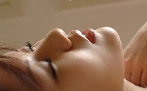 超アップなきれいなイキ顔の中サムネ