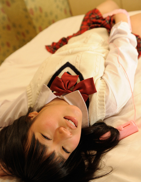 ローターオナニーは制服で - 女子のオナニー