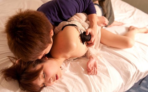 全裸にして愛撫 耳とおっぱい - 男と女