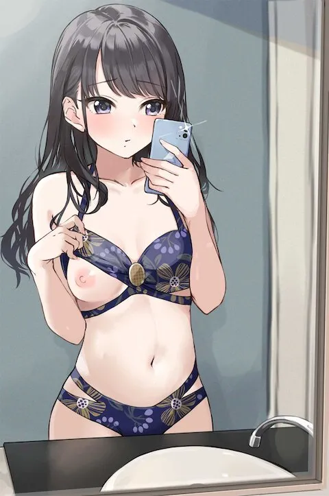 下着からおっぱい自撮り