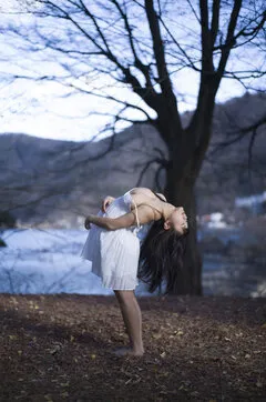 反りとおっぱい美女