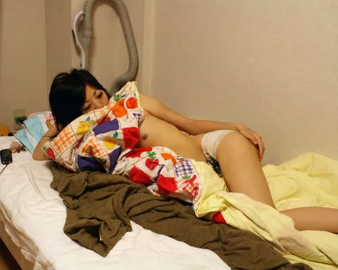 自分の部屋でエッチ写真の中サムネ