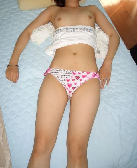 誰かの妻ヌード写真の中サムネ