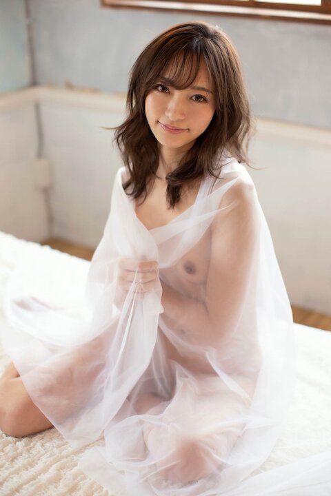 全裸美女がレースに - 透けヌード