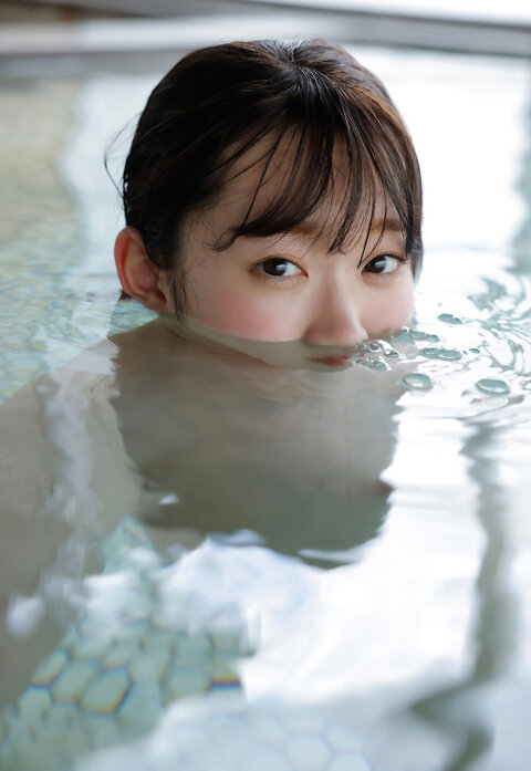 頑張れば見える乳首 - エッチ写真