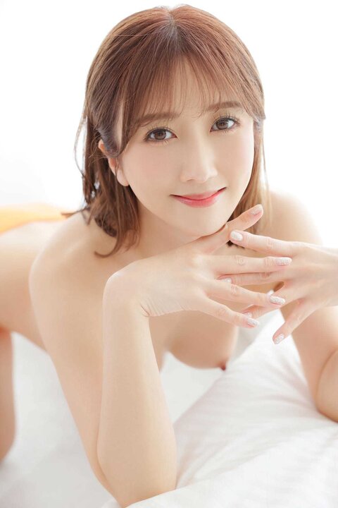 ひびきヌードのモデル５ - ベッドヌード