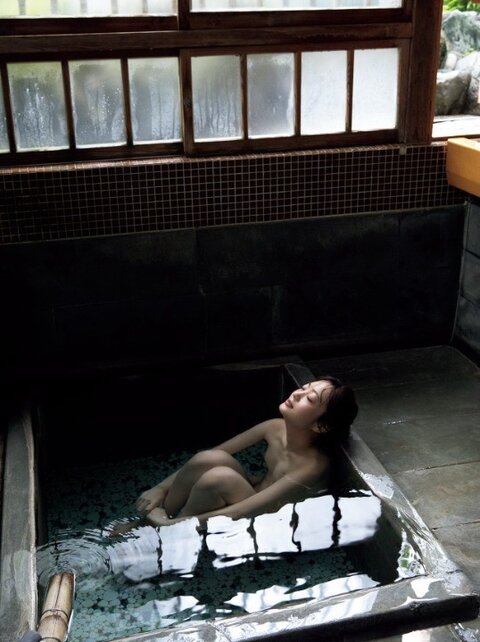 和田瞳ヌード本２ - 風呂ヌード