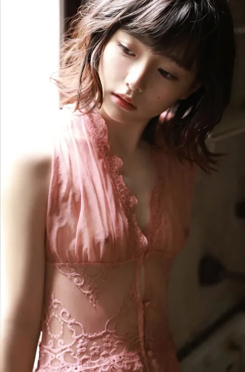 美少女ヌードの敷居の中サムネ