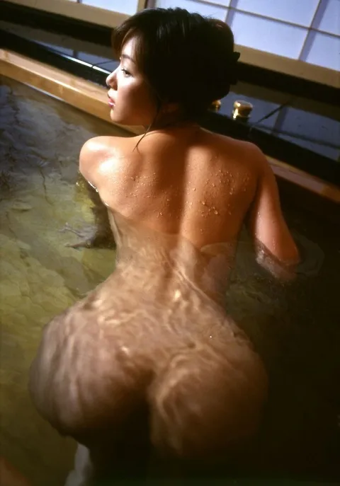 お風呂でモザイクの中サムネ