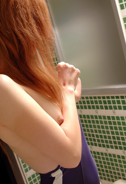 スク水から乳首 - 素人ヌード