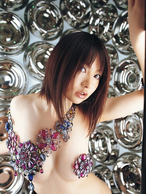 裸体に着飾るもの - エッチ写真