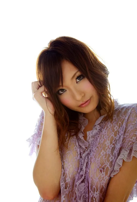 美女のエロ上着の中サムネ