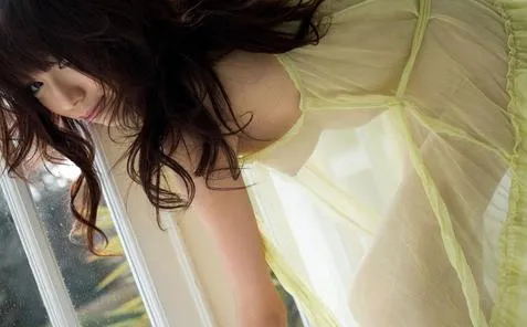 包まれたはだかな美女の中サムネ